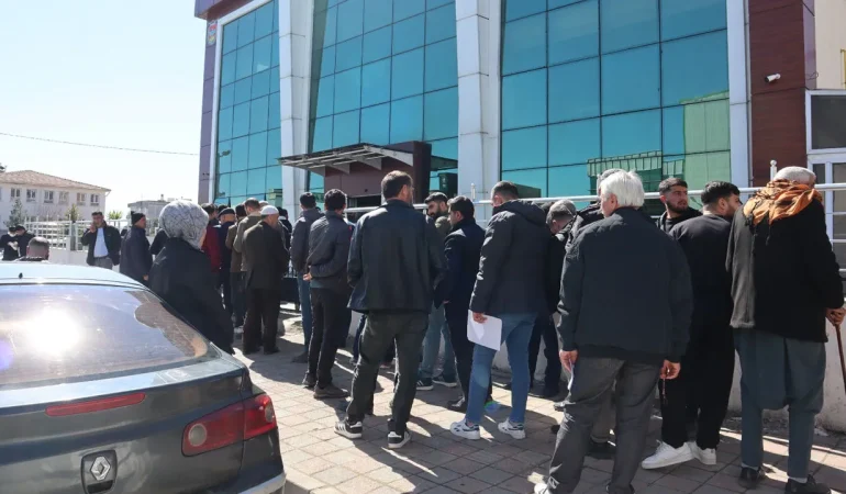 Cezadan Kaçmak İçin Plaka Değişim Kuyruğu