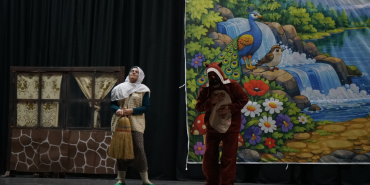 Kürtçe Çocuk Tiyatrosu “Pîrê u Rovî” Sahnelendi