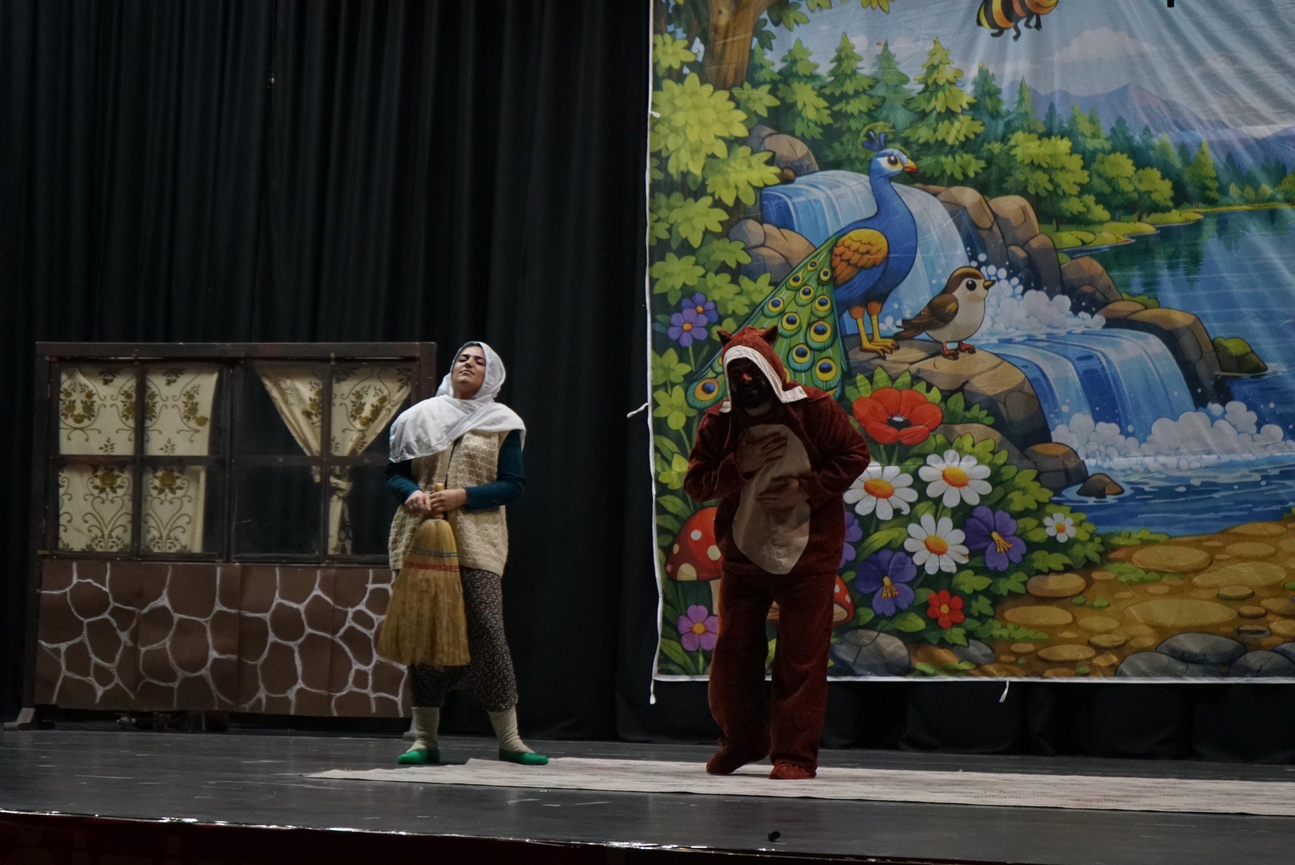 Kürtçe Çocuk Tiyatrosu “Pîrê u Rovî” Sahnelendi