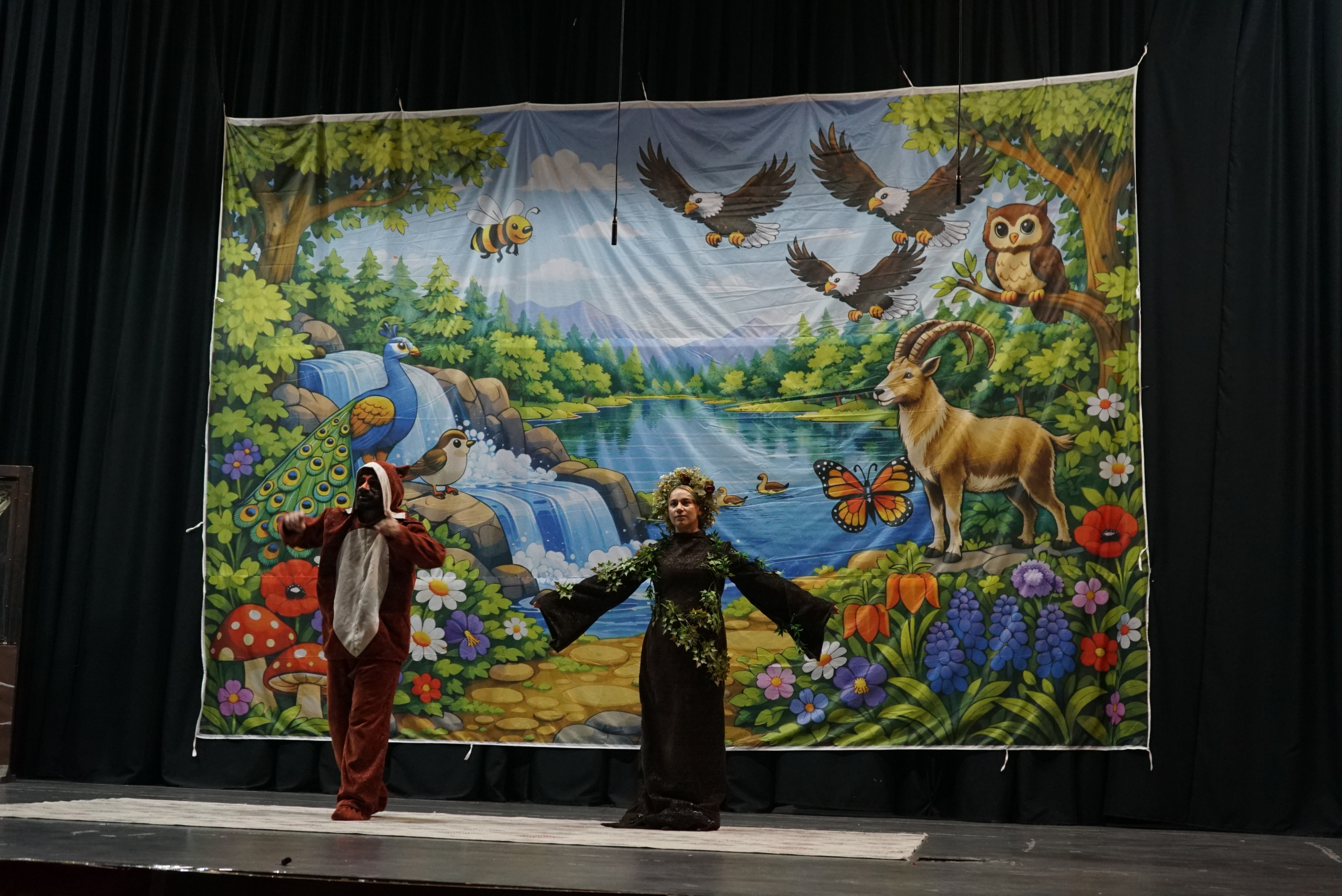 Kürtçe Çocuk Tiyatrosu “Pîrê u Rovî” Sahnelendi