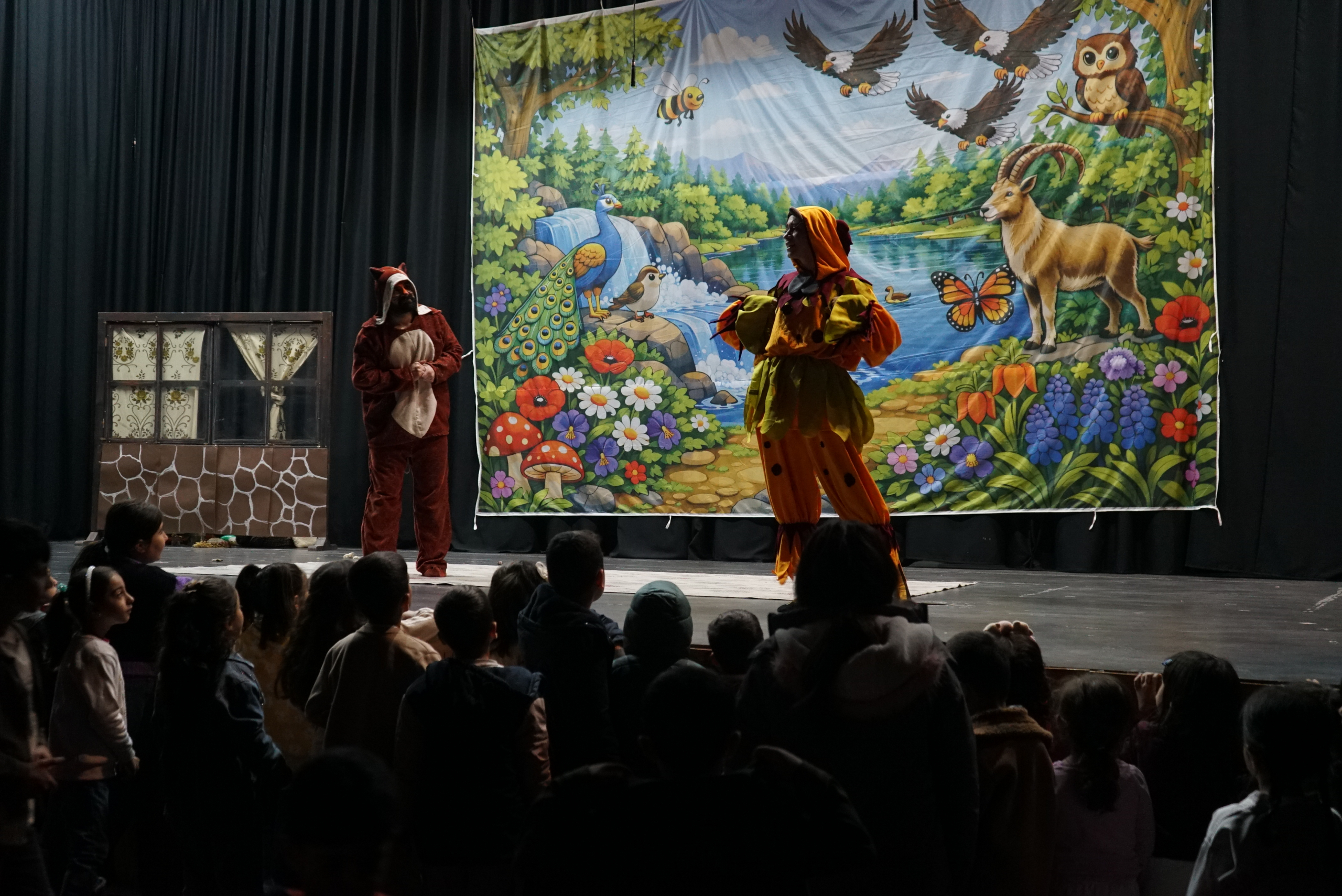 Kürtçe Çocuk Tiyatrosu “Pîrê u Rovî” Sahnelendi