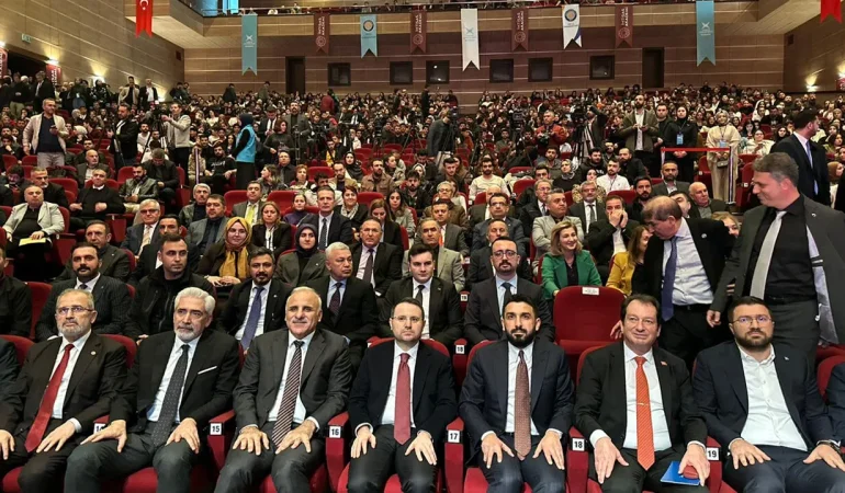 Gürlek Diyarbakır’da: Rojin Kabaiş’in Kardeşiyle Görüştü