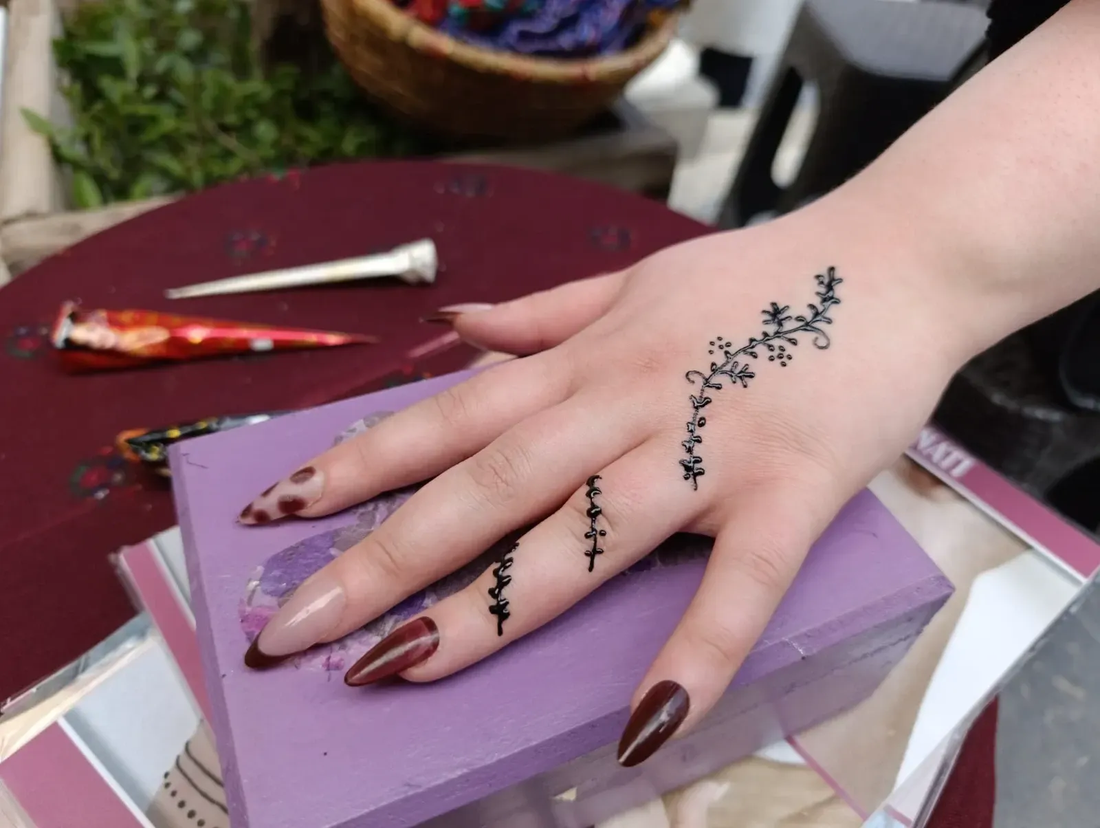 Kalıcıdan Geçiciye: “Deq” Modern Haliyle Geri Dönüyor