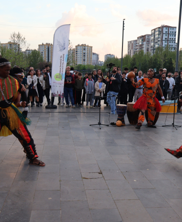 Amed Festivali’nde Kültürler Buluşuyor