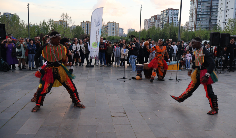 Amed Festivali’nde Kültürler Buluşuyor