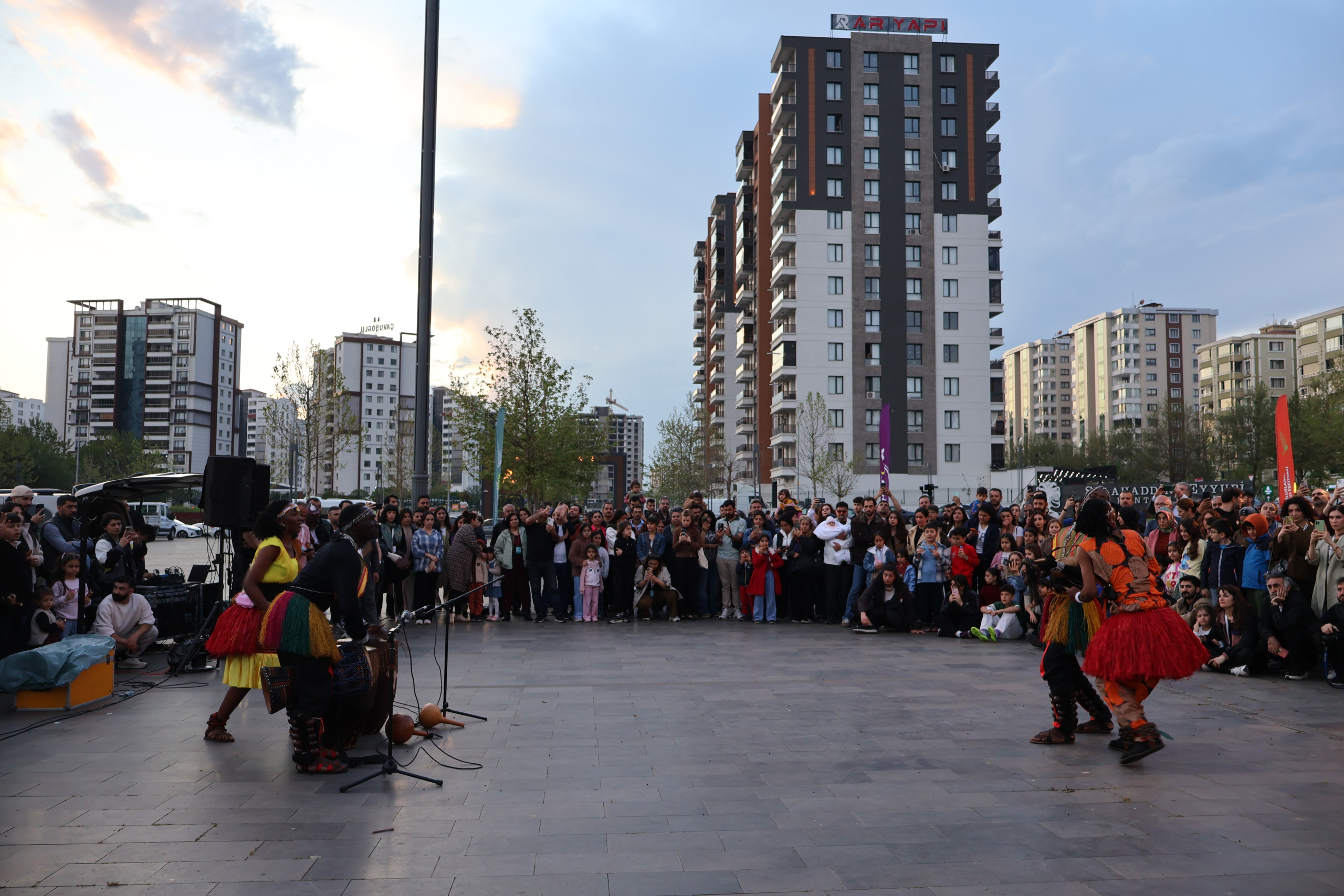 Amed Festivali’nde Kültürler Buluşuyor