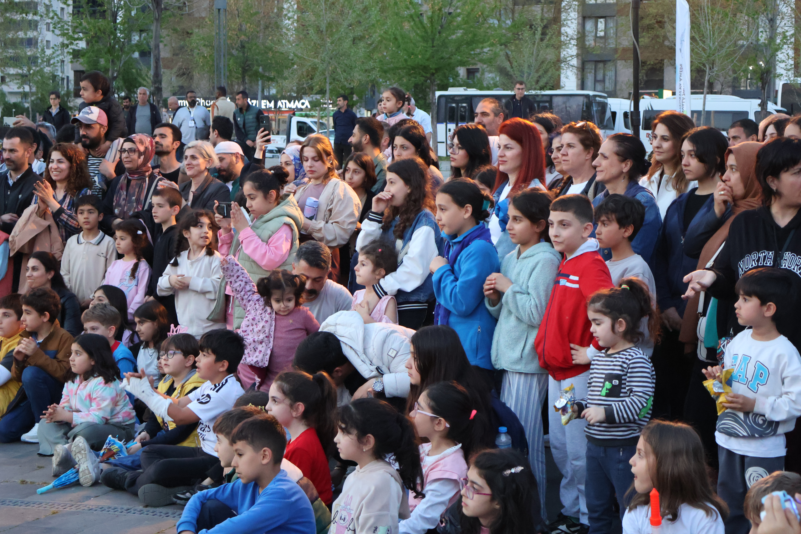 Amed Festivali’nde Kültürler Buluşuyor
