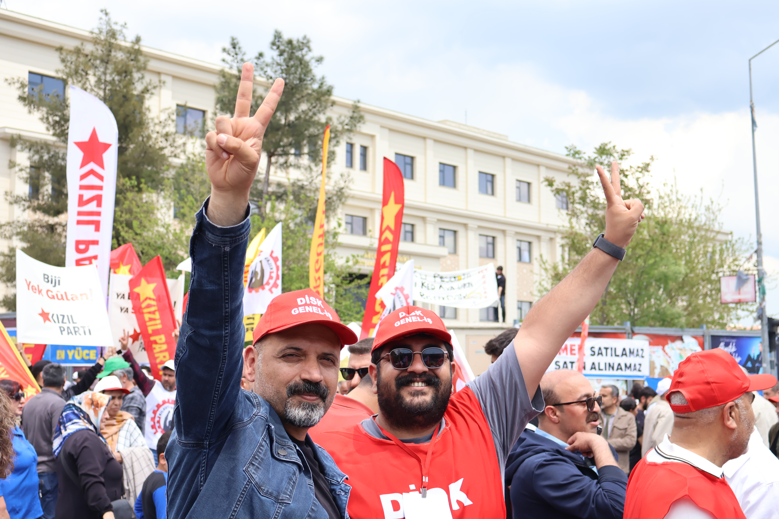 Diyarbakır’da 1 Mayıs: Katılımcıların Ortak Talebi Barış ve Adalet Oldu