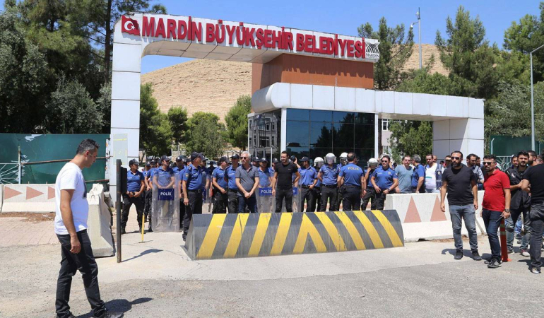 bahceli-ahmet-turk-icin-cagri-yapmisti-mardin-de-kayyumun-gorev-suresi-uzatildi